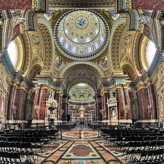 Obraz premium Interior of St. Stephen's Basilica (Szent Istvan-bazilika) in Budapest, Hungary