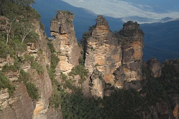 Fototapeta na wymiar The Three Sisters in the Blue mountains