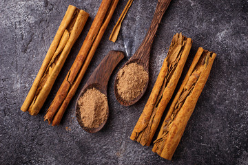 Ceylon cinnamon sticks and powder