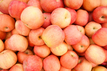 A pile of fuji apples