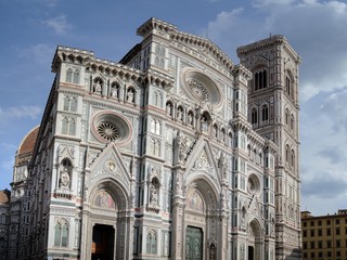 Fototapeta premium Basílica catedral de Santa Maria del Fiore (Duomo) en Florencia, Italia (Opera di Santa Maria)