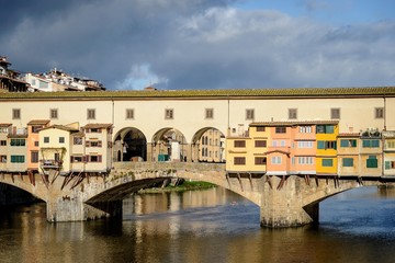 Fototapeta na wymiar Ponte Vecchio en Florencia, Italia