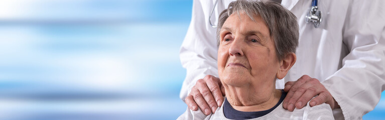 Obraz premium Senior woman at hospital