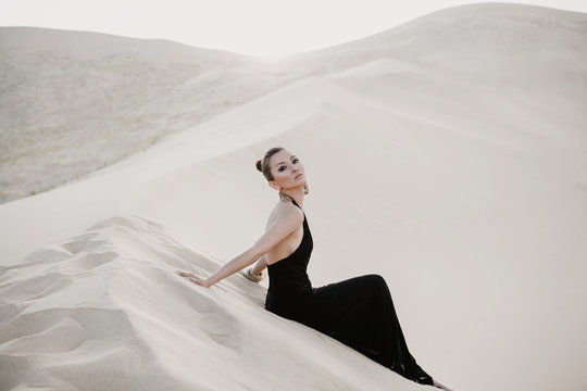 Photo shoot of beautiful asian woman in desert
