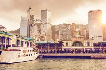 Raamstickers Sunset Over Central Pier in Hong Kong © ronniechua