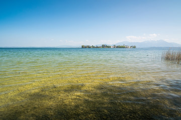 Blick zur Fraueninsel im Chiemsee, Oberbayern in Deutschland