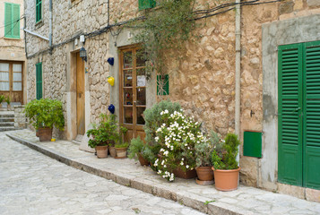 Fototapeta na wymiar Idyllic street scene in Valldemossa on Mallorca island