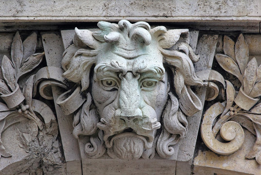 lion head statue3