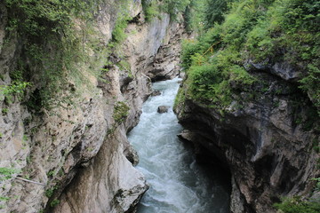 Fototapeta na wymiar river in the gorge