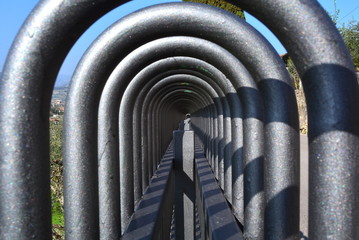 Tunnel in a metal gate