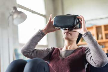 woman using vr