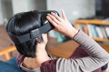 woman using vr