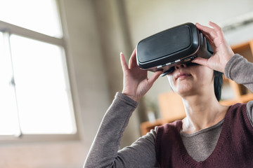 woman using vr