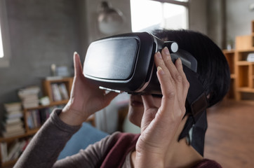 woman using vr