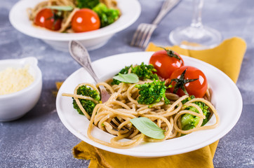 Wholegrain pasta with vegetables