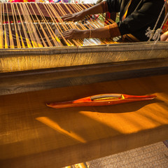 Thread bobbin on weaving apparatus
