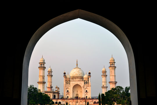 Life of India : Bibi Ka Maqbara - Tomb of the Lady