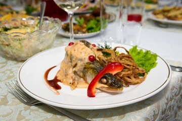 The recipe for baked mackerel with sour cream sauce.