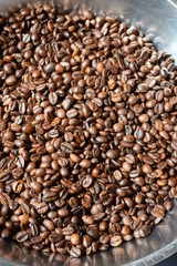 geröstete ganze Kaffeebohnen