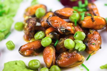 Roasted mussel,pea.