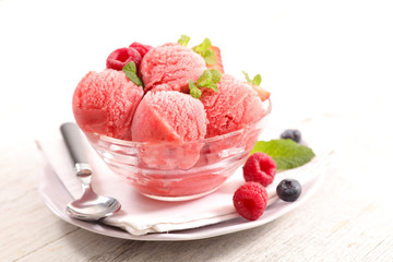 strawberry ice cream