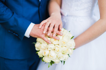 Obraz na płótnie Canvas bride and groom hands and bouquet
