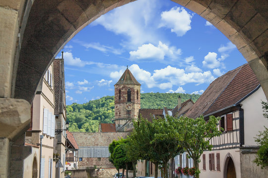 Le centre ville et les vignobles de Rosheim, Alsace, Bas Rhin