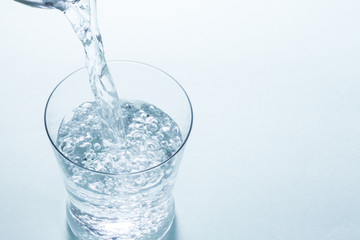 水を注ぐ