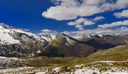 Fototapeta na wymiar panorama of the french Pyrenees mountains, col du Soulor