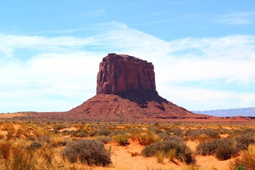 Brühmter Tafelberg Merrick Butt im Monument Valley Park / blauer Himmel und roter Fels