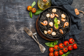 Black spaghetti with seafood