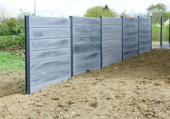 pose de clôture en béton gris  - 143186042