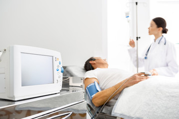 Obraz premium Vaccine in vial is in clinic room