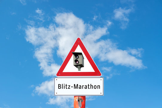 Blitz-Marathon Schild isoliert