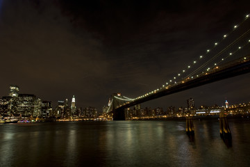 Fototapeta na wymiar Brooklyn Bridge and Manhattan skyline At Night