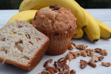 Banana nut muffin