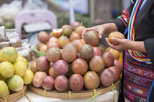 THAILAND CHIANG RAI MARKET FRUIT PASSIONFRUIT