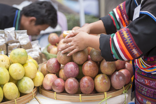 THAILAND CHIANG RAI MARKET FRUIT PASSIONFRUIT