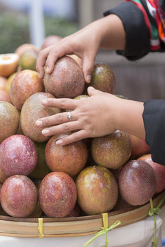THAILAND CHIANG RAI MARKET FRUIT PASSIONFRUIT