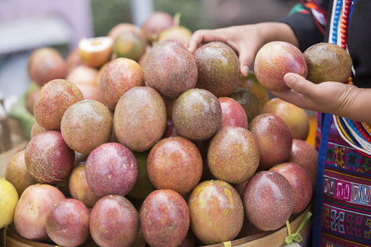 THAILAND CHIANG RAI MARKET FRUIT PASSIONFRUIT