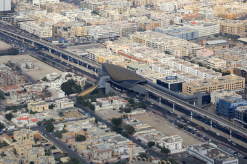 Fototapeta premium Dubai ADCB Metro Haltestelle Luftaufnahme Luftbild