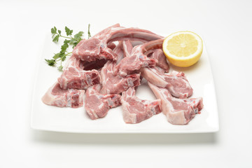 Chuletas de cordero crudas