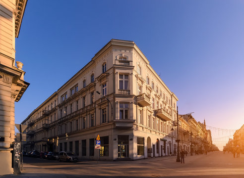 Fototapeta Architecture in Piotrkowska Street in Lodz, Poland evening foto.