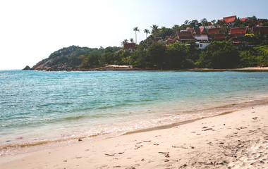 Exotisches Inselparadies - türkisblaues Wasser und weißer Sandstrand.