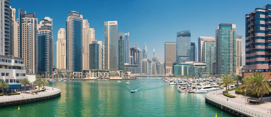 Fototapeta na wymiar DUBAI, UAE - APRIL 1, 2017: The panorama of Marina.
