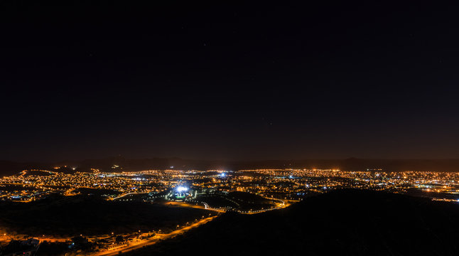 Windhoek bei Nacht, Blick Richtung S&uuml;den