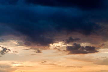 Obraz premium colorful dramatic sky with cloud at sunset