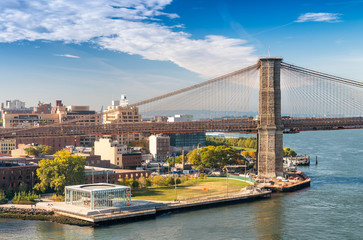 Obraz premium Brooklyn Bridge in Lower Manhattan