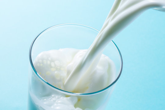 牛乳 のストック写真 ロイヤリティフリーの画像 ベクター およびビデオ Adobe Stock