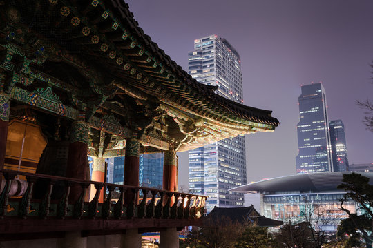The night view of Bongeun-sa Temple